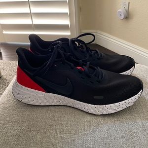 Nike Revolution 5
